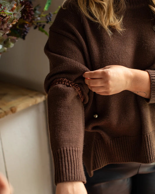 Chalk | Belinda Sleeve Garter | Chocolate