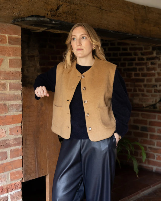 Chalk | Demi Gilet | Camel