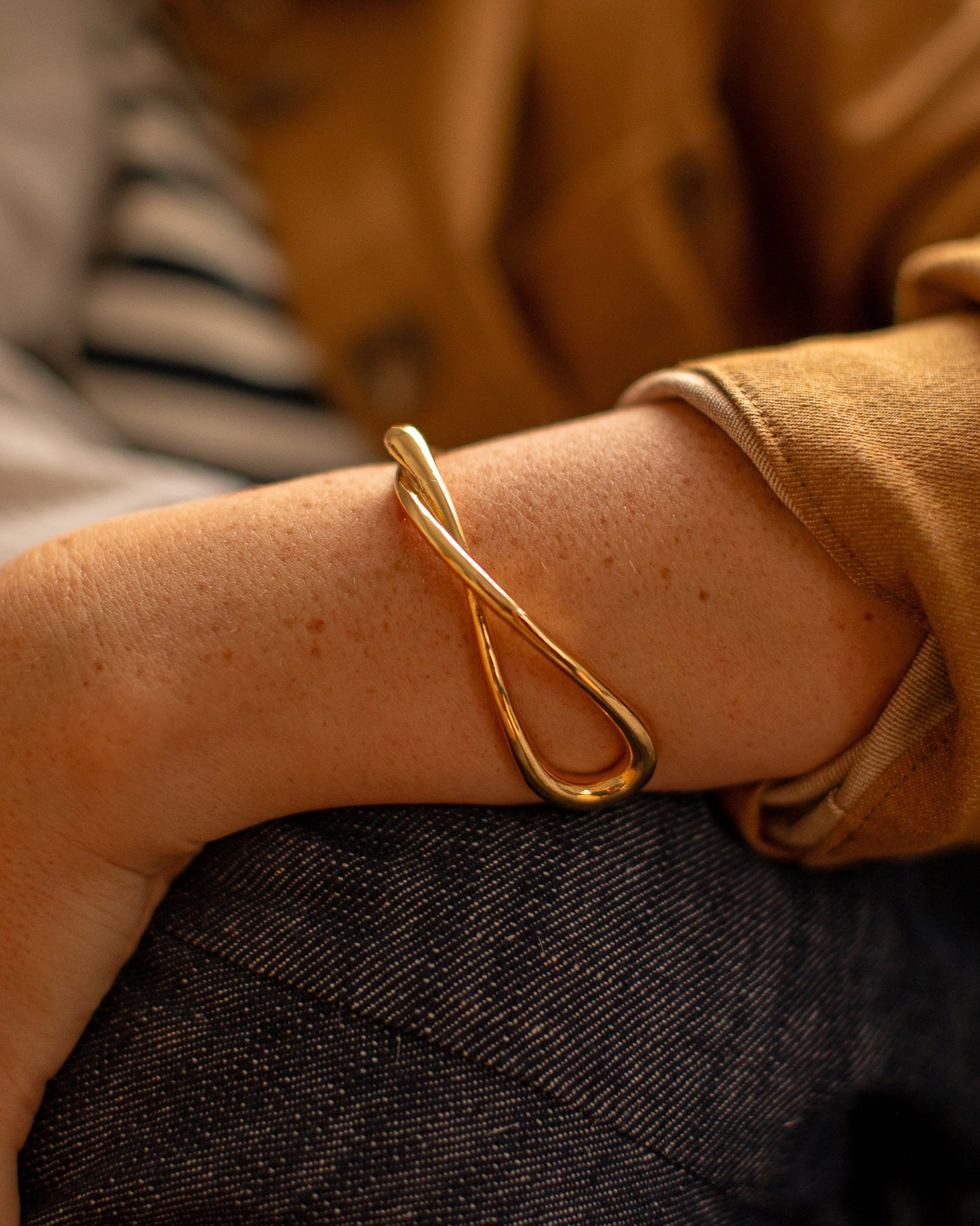 Chalk | Twisted Bangle | Gold
