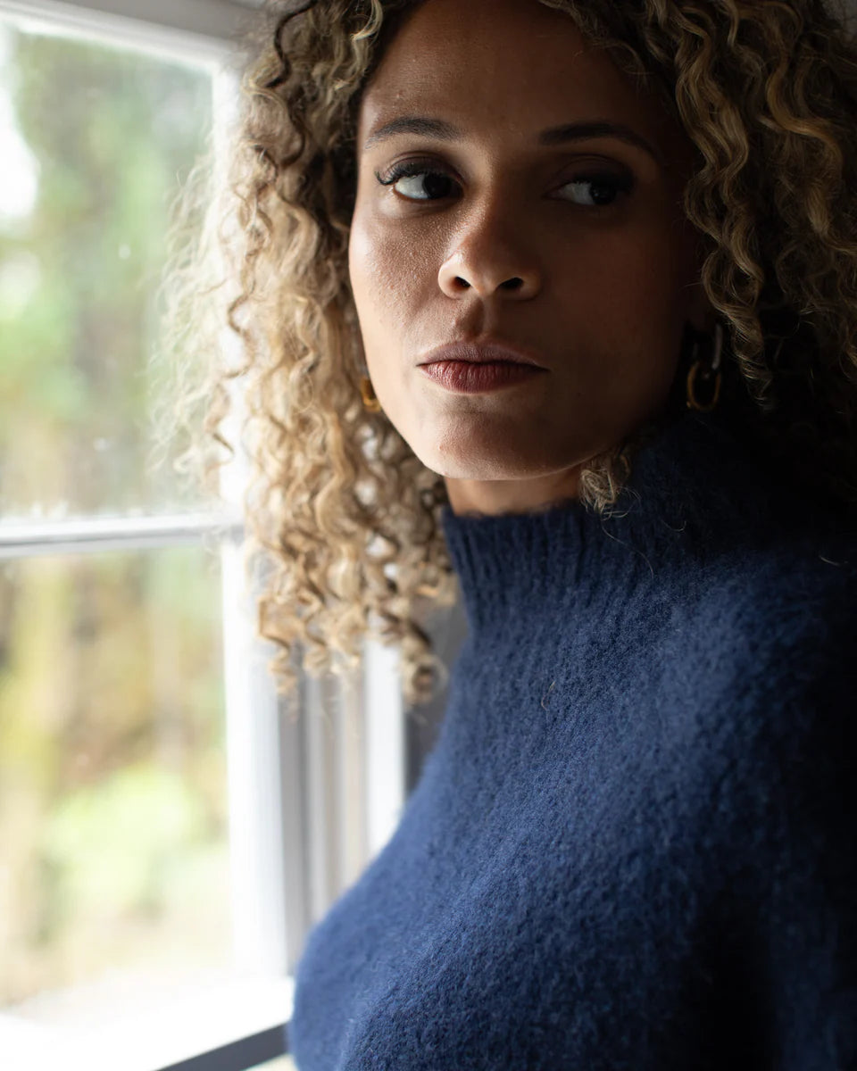Chalk | Vicki Jumper | Fluffy | Navy