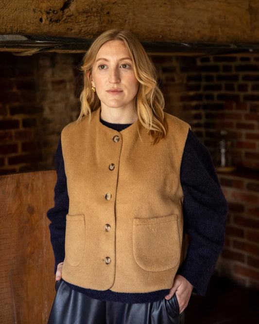 Chalk | Demi Gilet | Camel