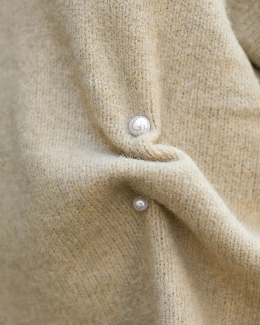 Chalk | Brooch | Pin | Pearl