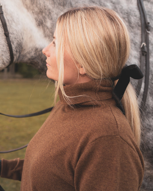 Chalk | Bexhill Velvet Bow Ponytail Pin